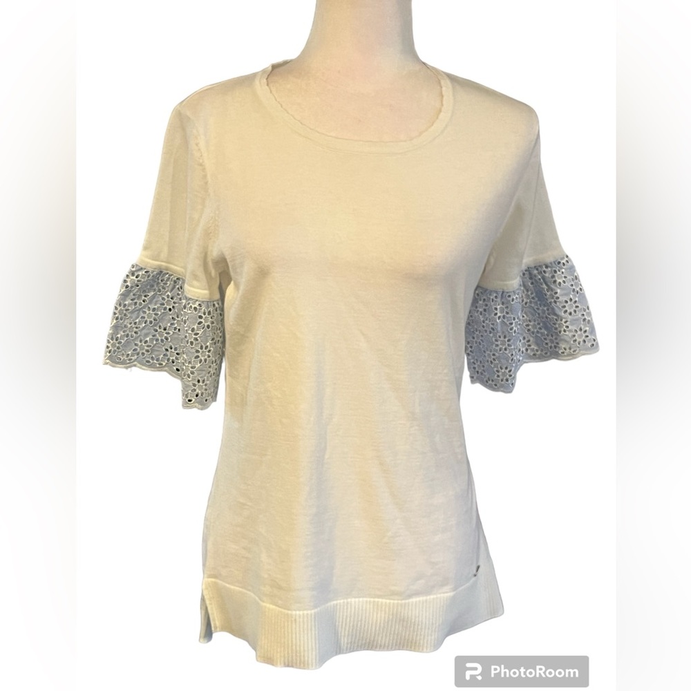 NWT Tommy Hilfiger Botanical Garden Ivory Top with Blue Eyelet On the Sleeves